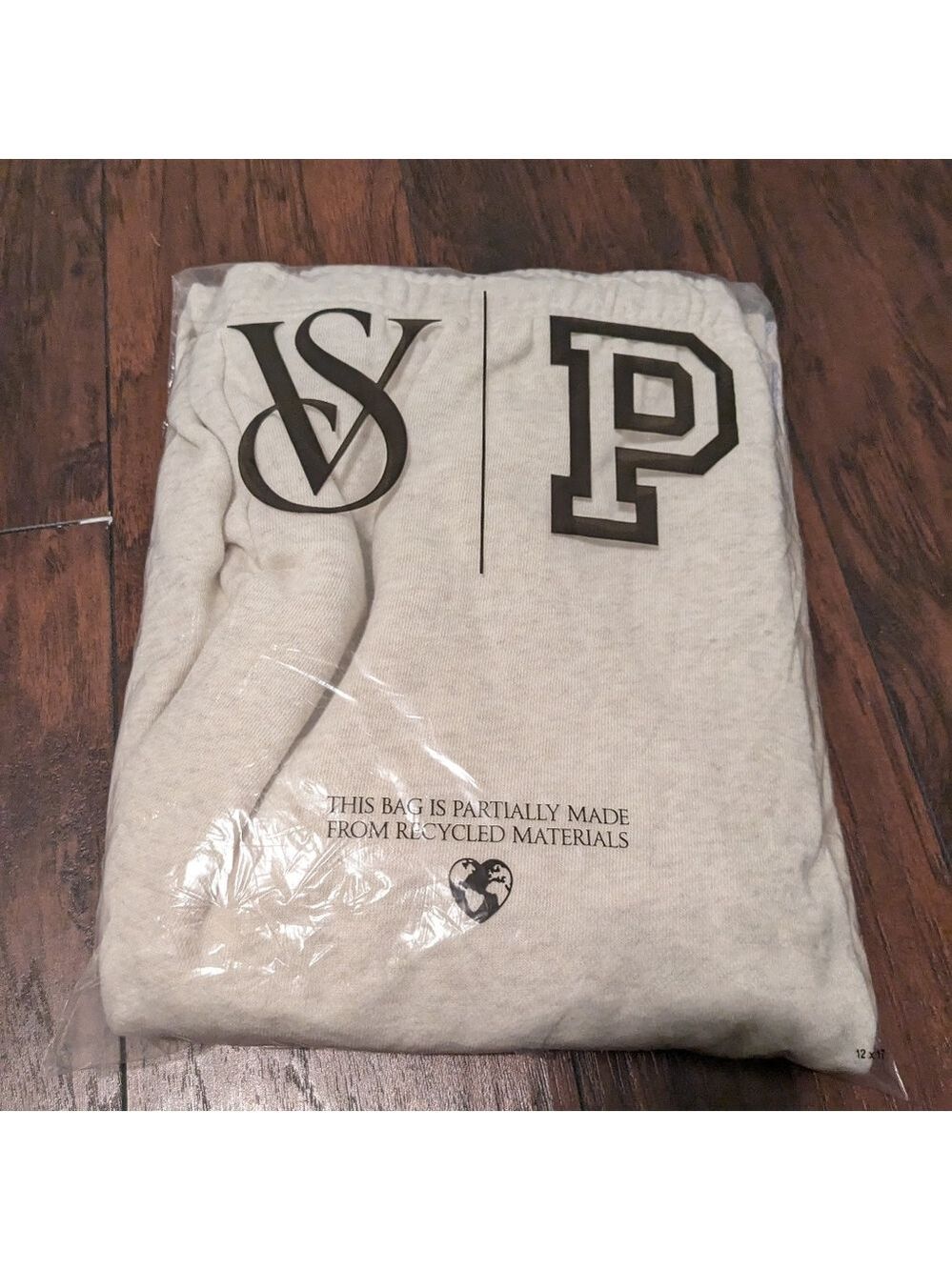 New VS PINK Ivy Fleece Campus Sweatpants - Picture 5 of 8